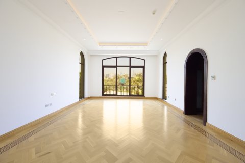 Villa à louer à Emirates Hills, Dubai, EAU 6 chambres, 2123.86 m2 № 750993 - photo 7