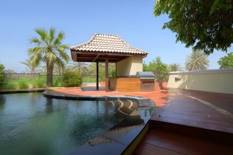 Villa à louer à Emirates Hills, Dubai, EAU 6 chambres, 2123.86 m2 № 750993 - photo 2