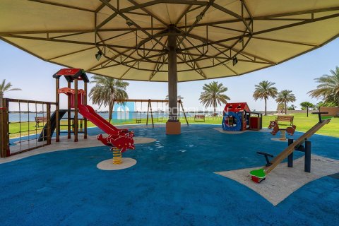 Villa en alquiler en Abu Dhabi, EAU 4 dormitorios, 272.8 m2 № 651936 - foto 16