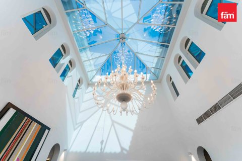 Villa in Dubai, UAE 5 bedrooms, 1112.3 sq.m. № 659259 - photo 4