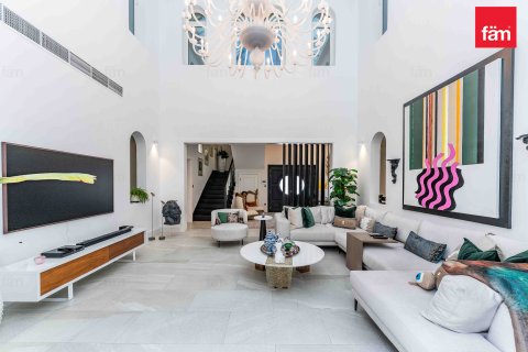 Vilă de închiriat în Dubai, EAU 5 dormitoare, 1112.3 mp.  №659259 - poză 2