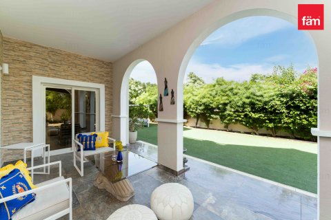 Villa in Dubai, UAE 5 bedrooms, 1112.3 sq.m. № 659259 - photo 12