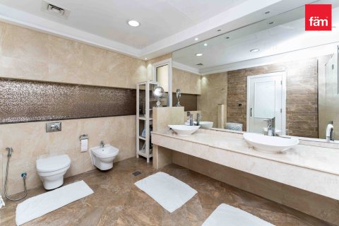 Villa in Dubai, UAE 5 bedrooms, 1112.3 sq.m. № 659259 - photo 22