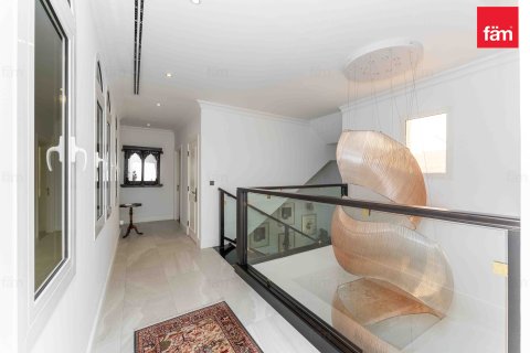 Villa in Dubai, UAE 5 bedrooms, 1112.3 sq.m. № 659259 - photo 18
