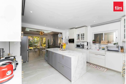 Vilă de închiriat în Dubai, EAU 5 dormitoare, 1112.3 mp.  №659259 - poză 6