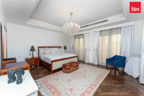 Villa in Dubai, UAE 5 bedrooms, 1112.3 sq.m. № 659259 - photo 19