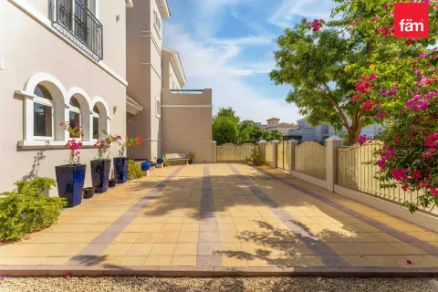 Vilă de închiriat în Dubai, EAU 5 dormitoare, 1112.3 mp.  №659259 - poză 21