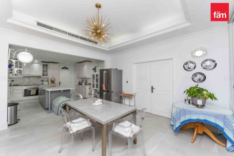 Villa in Dubai, UAE 5 bedrooms, 1112.3 sq.m. № 659259 - photo 8