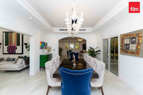 Villa in Dubai, UAE 5 bedrooms, 1112.3 sq.m. № 659259 - photo 9