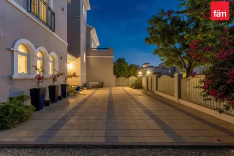 Vilă de închiriat în Dubai, EAU 5 dormitoare, 1112.3 mp.  №659259 - poză 24
