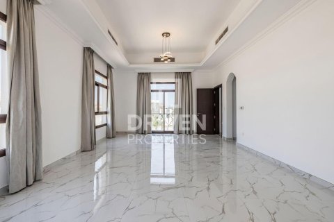 Villa en alquiler en Nadd Al Sheba, Dubai, EAU 6 dormitorios, 1468.05 m2 № 745944 - foto 14