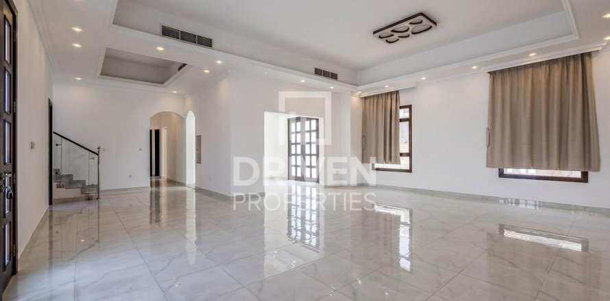 Villa en Nadd Al Sheba, Dubai, EAU 6 dormitorios, 1468.05 m² № 745944