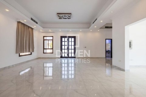 Villa en alquiler en Nadd Al Sheba, Dubai, EAU 6 dormitorios, 1468.05 m2 № 745944 - foto 3