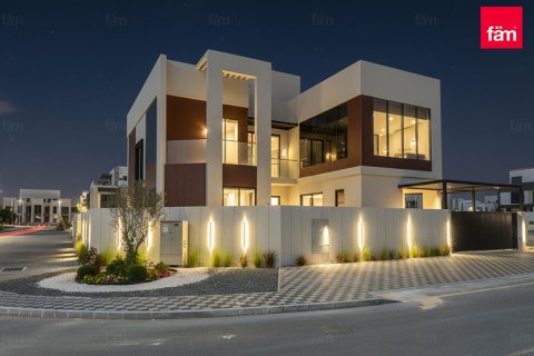 Villa in Dubai, UAE 5 bedrooms, 463.9 sq.m. № 669730 - photo 1