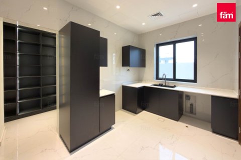 Villa in Dubai, UAE 5 bedrooms, 463.9 sq.m. № 669730 - photo 19