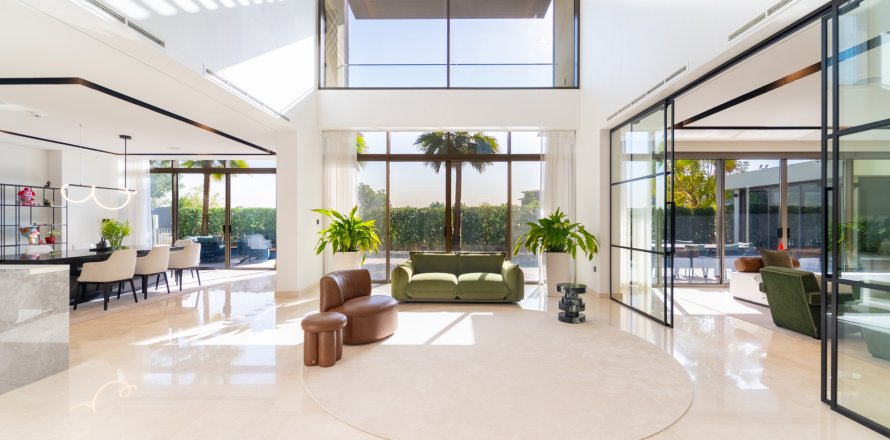 Villa in Dubai, VAE: 6 Schlafzimmer, 675 m2 Nr. 696257