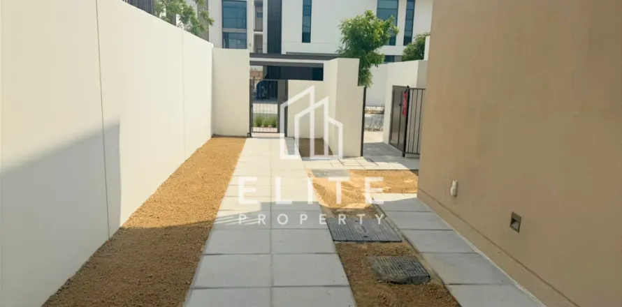 Villa in Dubai, VAE: 4 Schlafzimmer Nr. 681756