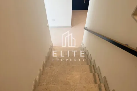 Villa zur Miete in Dubai, VAE 4 Schlafzimmer Nr. 681756 - Foto 8