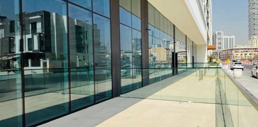 Loja em Dubai, EAU 98.6 m2 № 680041