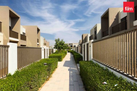 Townhouse sa Dubai, UAE 3 silid-tulugan, 16449.8 sq.m. № 652142 - larawan 11