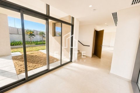 Villa te huur in Al Furjan, Dubai, VAE 5 slaapkamers, 625 vr.m., nr 736580 - foto 2