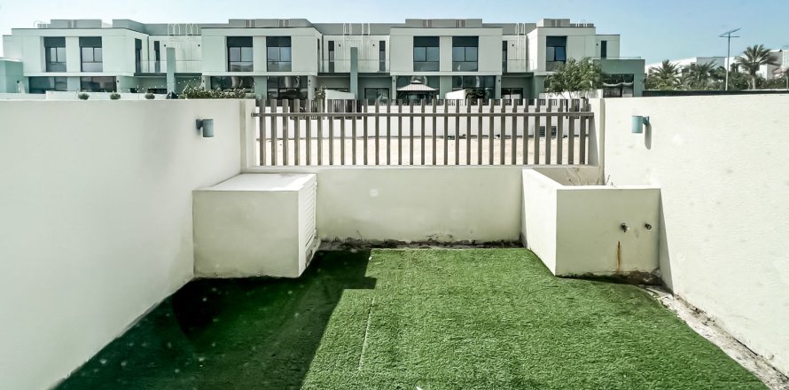 Városi lakóépület itt: Al Furjan, Dubai, EAE, 4 hálószoba, 152.13 m², azonosító: 750700