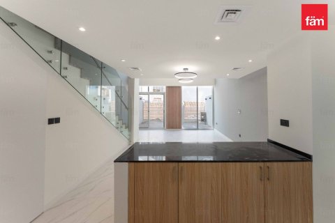 Townhouse in Dubai, UAE 2 bedrooms, 102.4 sq.m. № 758506 - photo 11