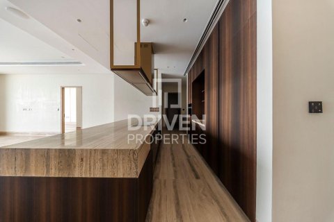 Apartment in Palm Jumeirah, Dubai, UAE 2 bedrooms, 205.22 sq.m. № 745742 - photo 7