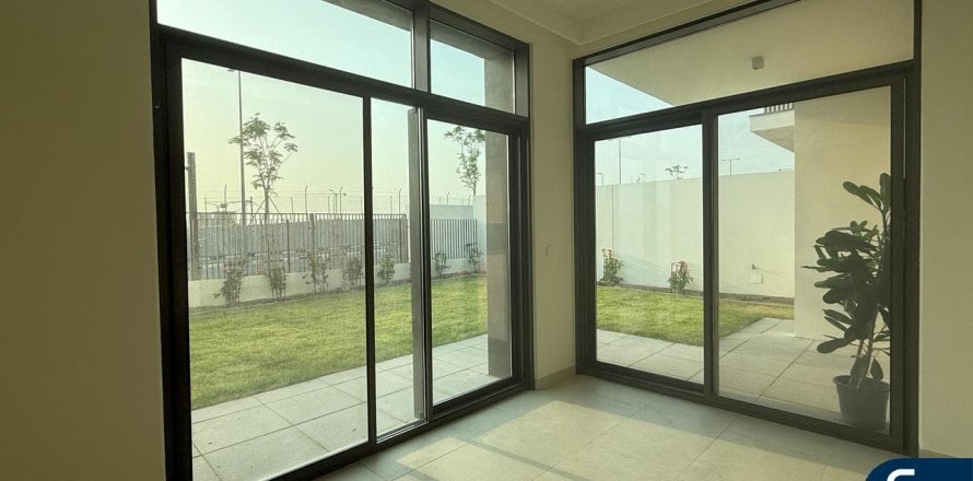 Māja Al Furjan, Dubaijā, AAE 4 istabas, 335 m2 Nr. 668276