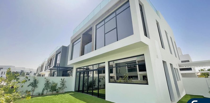 Villa i Jumeirah Golf Estates, Dubai, Emiratene 4 soverom, 319 kvm nr. 668272