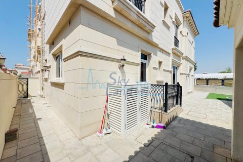 Vila di Jumeirah, Dubai, UEA 5 kamar tidur, 371.6 m2 nomor 645112 - foto 12