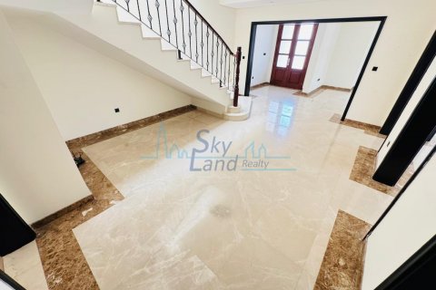 Vila di Jumeirah, Dubai, UEA 5 kamar tidur, 371.6 m2 nomor 645112 - foto 5