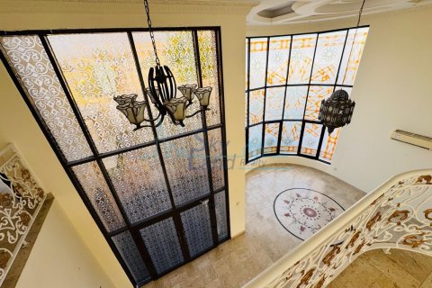Huvila Jumeirah, Dubai, Arabiemiraatit 5 makuuhuonetta, 557.4 m2 № 645111 - kuva 3