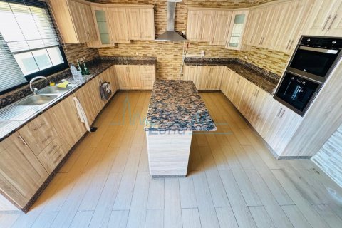 Huvila Jumeirah, Dubai, Arabiemiraatit 5 makuuhuonetta, 557.4 m2 № 645111 - kuva 22