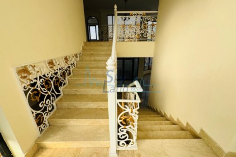 Huvila Jumeirah, Dubai, Arabiemiraatit 5 makuuhuonetta, 557.4 m2 № 645111 - kuva 11