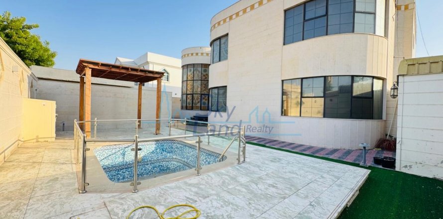 ویلا در Jumeirah، Dubai ، امارات متحده عربی 5 خوابه ، 557.4 متر مربع. شماره 645111