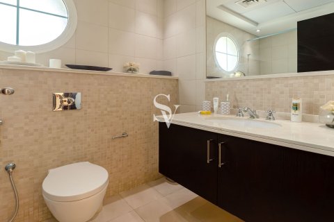 Vila v Jumeirah Park, Dubai, SAE 4 spálne, 768 m2 č. 705069 - Fotografia 16