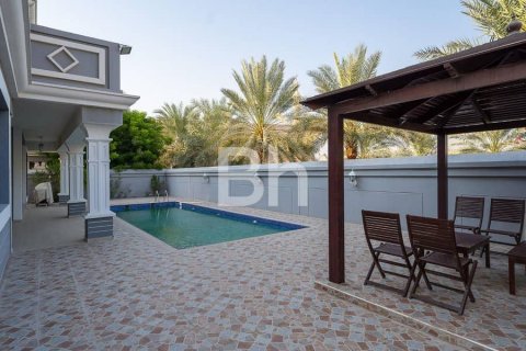 Villa till försäljning i Falcon City of Wonders, Dubai, UAE 5 sovrum, 814 kvm Nr. 643720 - fotografi 4
