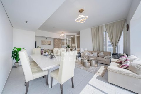 Apartament na sprzedaż w Dubai Land, Dubai, ZEA 4 sypialnie, 493 mkw., nr 654130 - zdjęcie 1
