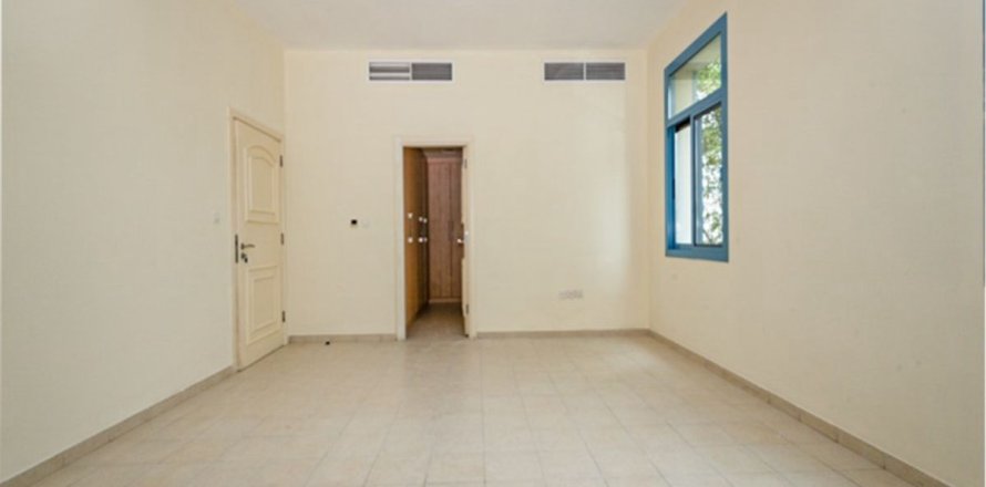 Вілла в Wadi Al Safa 2, Дубай, ОАЕ 2 спальні, 270м2 № 708032