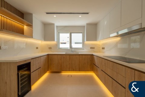 Снять в аренду виллу в Meadows, Дубай, ОАЭ 4 спальни, 320м2, № 698142 - фото 3