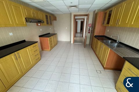 Apartament de închiriat în Jumeirah Lake Towers, Dubai, EAU 3 dormitoare, 267 mp.  №698143 - poză 7