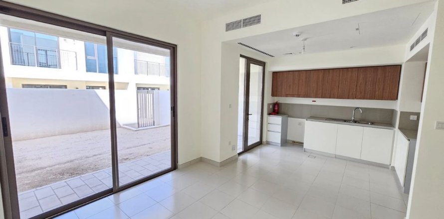 Villa itt: Dubai, EAE, 3 hálószoba, 141 m², azonosító: 634778