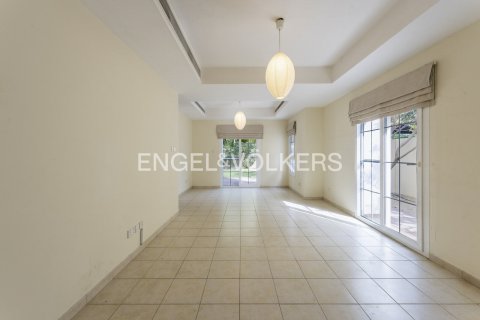 Kaupunkipientalo Dubai, Arabiemiraatit 3 makuuhuonetta, 345 m2 № 698804 - kuva 2
