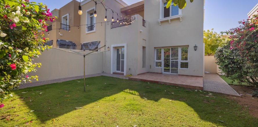 Townhouse in Dubai, UAE 3 bedrooms, 279 sq.m. № 698804