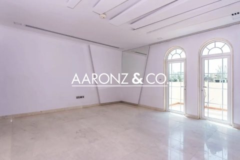 Villa te huur in Jumeirah Park, Dubai, VAE 4 slaapkamers, 740 vr.m., nr 698802 - foto 4