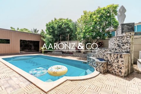 Villa te huur in Jumeirah Park, Dubai, VAE 4 slaapkamers, 740 vr.m., nr 698802 - foto 16