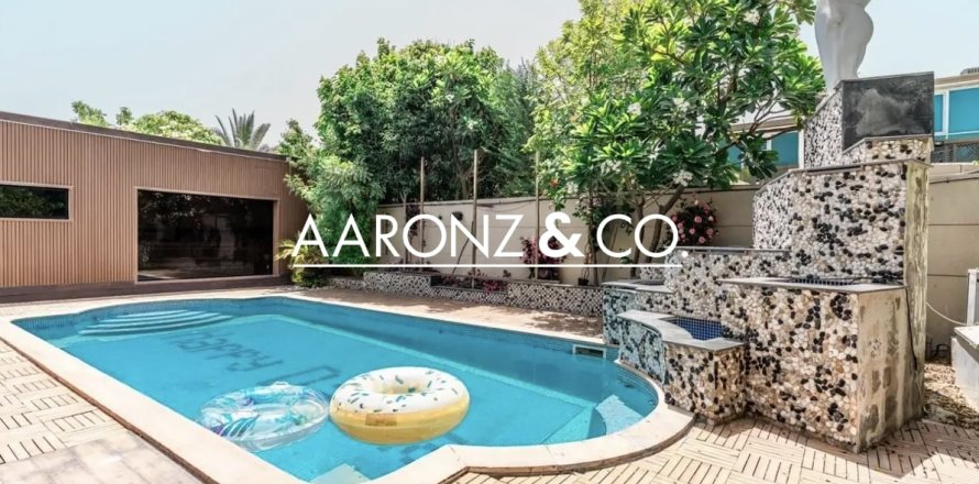 ویلا در Jumeirah Park، Dubai ، امارات متحده عربی 4 خوابه ، 740 متر مربع.  شماره 698802