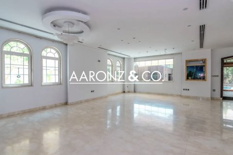 Villa te huur in Jumeirah Park, Dubai, VAE 4 slaapkamers, 740 vr.m., nr 698802 - foto 2