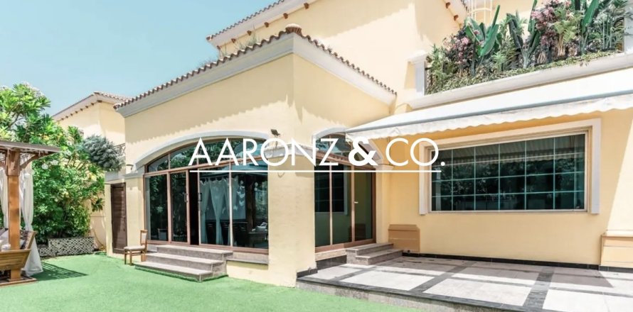 Villa in Jumeirah Park, Dubai, VAE 4 slaapkamers, 740 vr.m. nr 698802